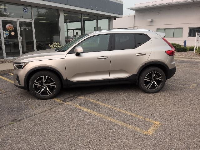 2023 Volvo XC40 B5 Core