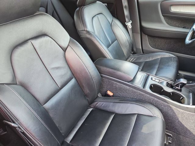2023 Volvo XC40 B5 Core