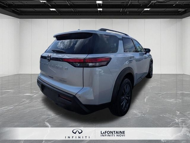 2024 Nissan Pathfinder SV