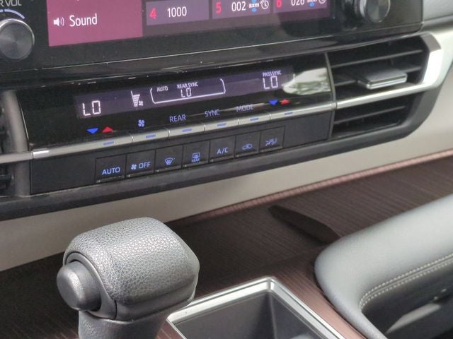 2022 Toyota Sienna LE 8 Passenger