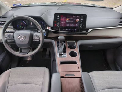 2022 Toyota Sienna LE 8 Passenger