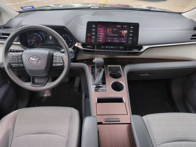 2022 Toyota Sienna LE 8 Passenger