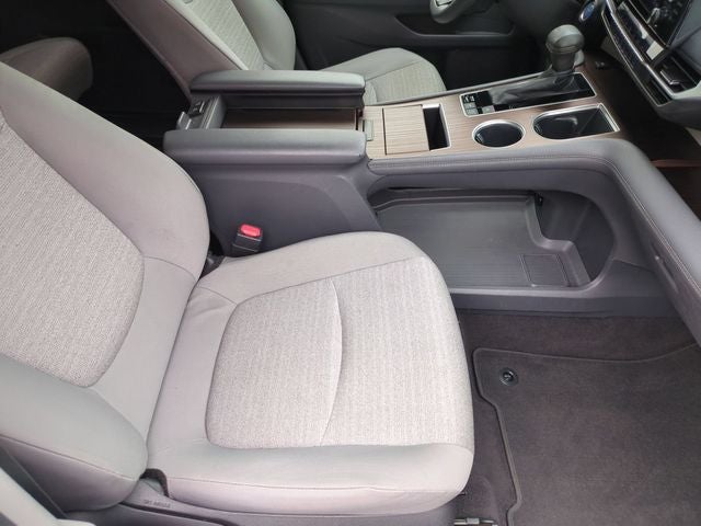 2022 Toyota Sienna LE 8 Passenger