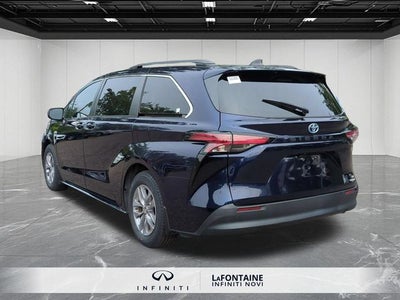 2022 Toyota Sienna LE 8 Passenger