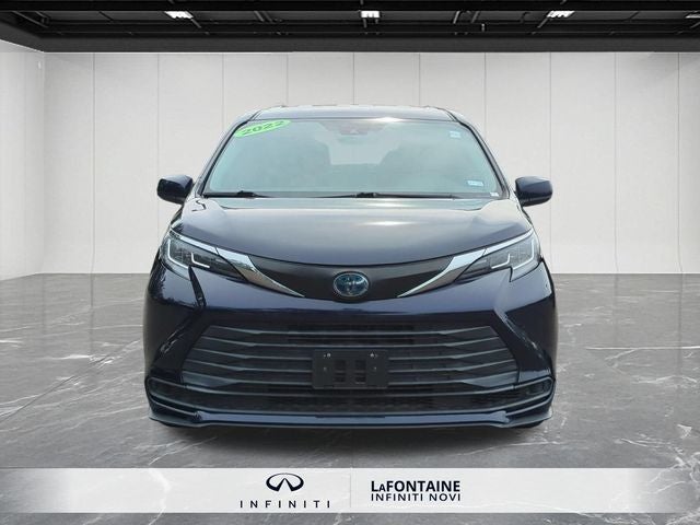 2022 Toyota Sienna LE 8 Passenger