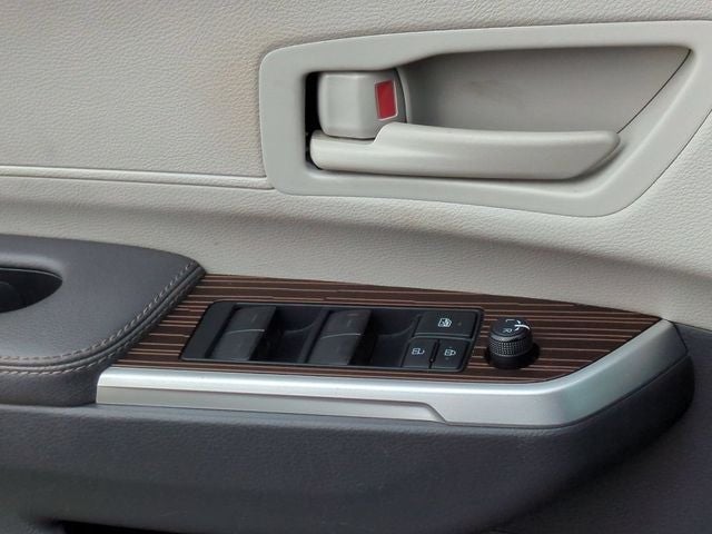 2022 Toyota Sienna LE 8 Passenger