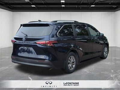 2022 Toyota Sienna LE 8 Passenger