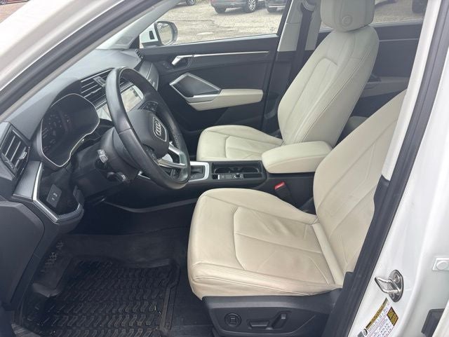 2023 Audi Q3 Premium quattro