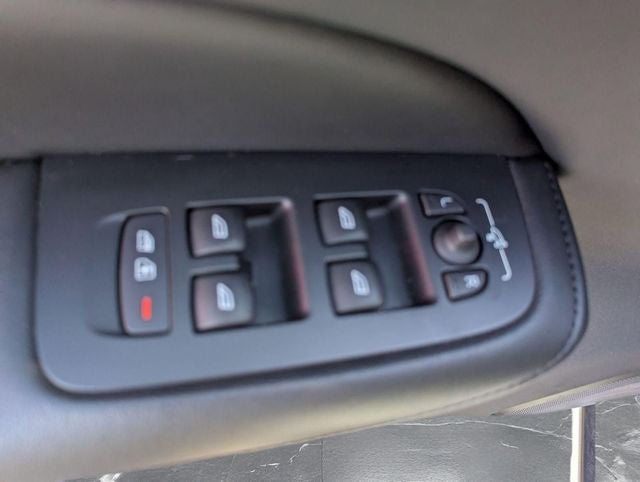 2023 Volvo S60 Recharge Plug-In Hybrid T8 Plus Dark Theme