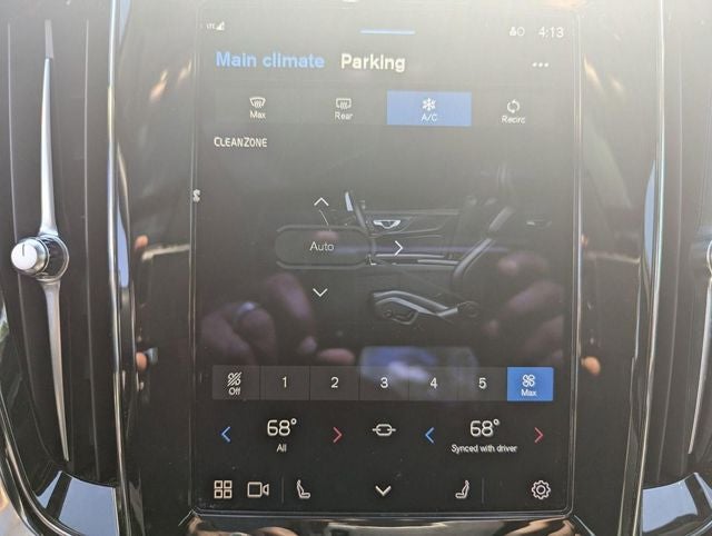 2023 Volvo S60 Recharge Plug-In Hybrid T8 Plus Dark Theme