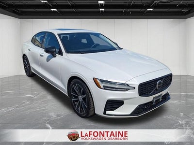 2023 Volvo S60 Recharge Plug-In Hybrid T8 Plus Dark Theme