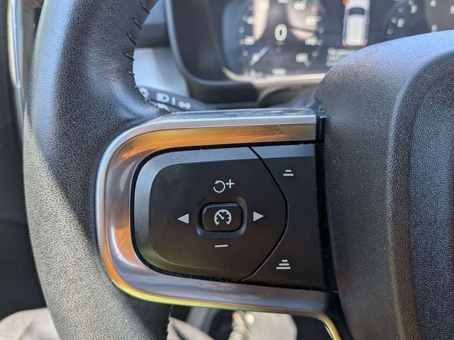 2021 Volvo XC40 Momentum
