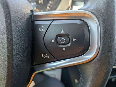 2021 Volvo XC40 Momentum