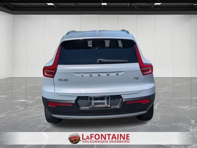 2021 Volvo XC40 Momentum