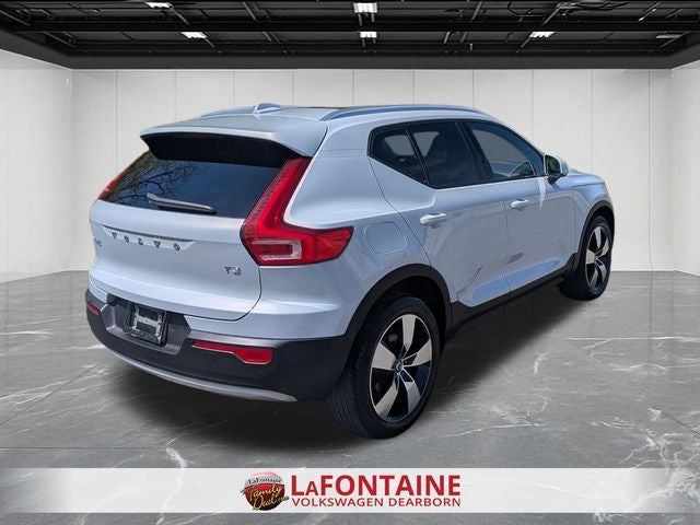 2021 Volvo XC40 Momentum
