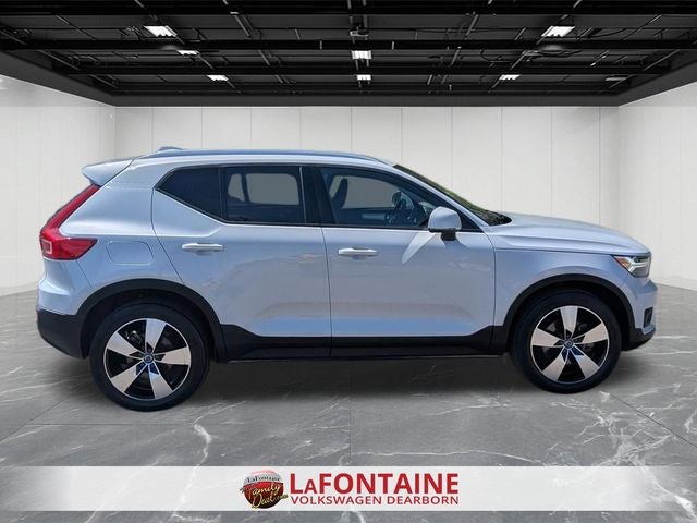 2021 Volvo XC40 Momentum