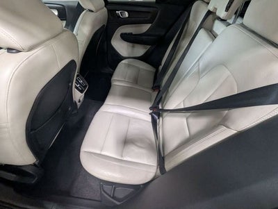 2019 Volvo XC40 Momentum