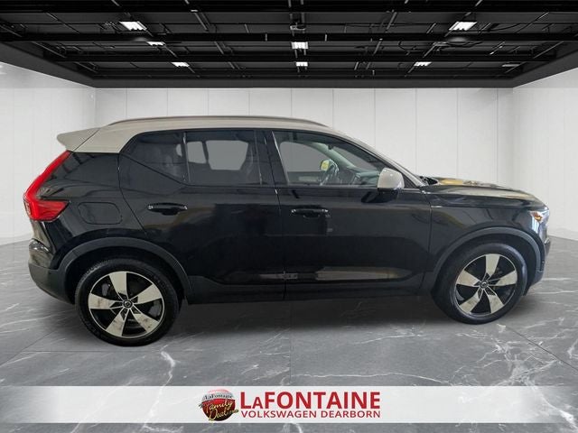 2019 Volvo XC40 Momentum