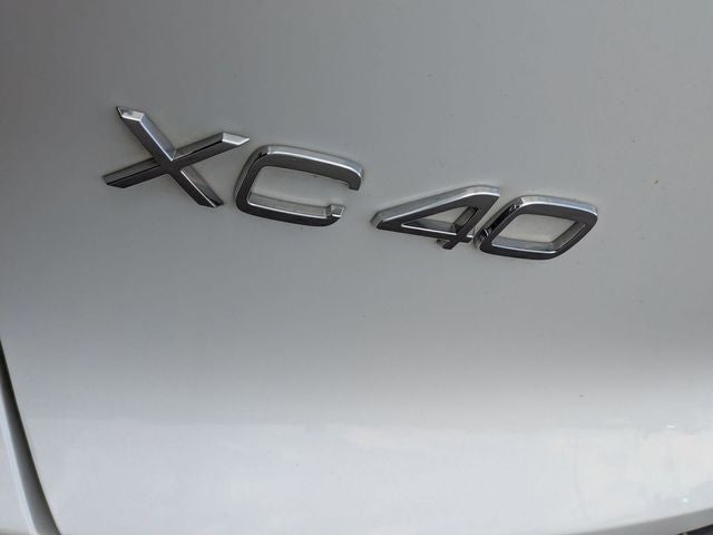 2024 Volvo XC40 B5 Plus Bright Theme