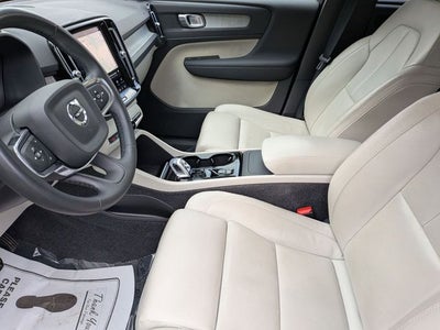 2024 Volvo XC40 B5 Plus Bright Theme