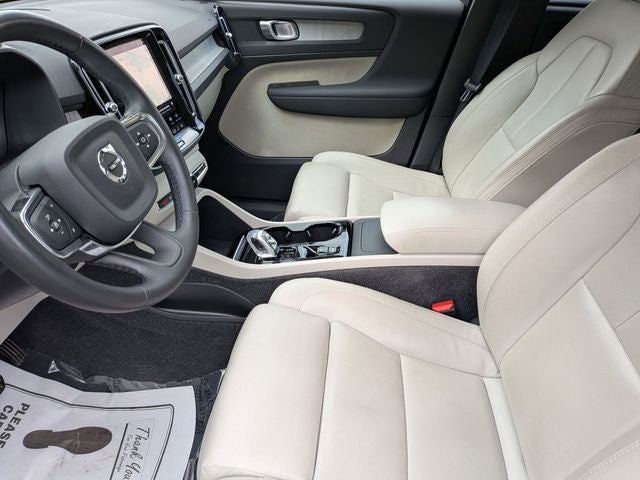 2024 Volvo XC40 B5 Plus Bright Theme