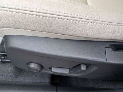2024 Volvo XC40 B5 Plus Bright Theme