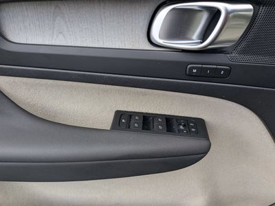 2024 Volvo XC40 B5 Plus Bright Theme