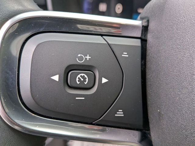 2024 Volvo XC40 B5 Plus Bright Theme