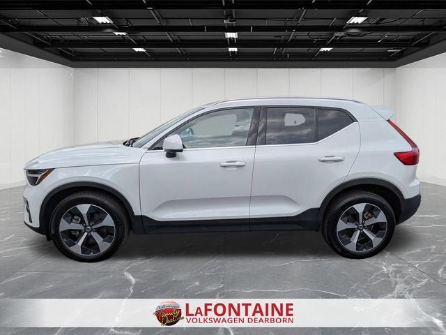 2024 Volvo XC40 B5 Plus Bright Theme