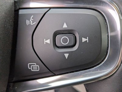 2024 Volvo XC40 B5 Plus Bright Theme