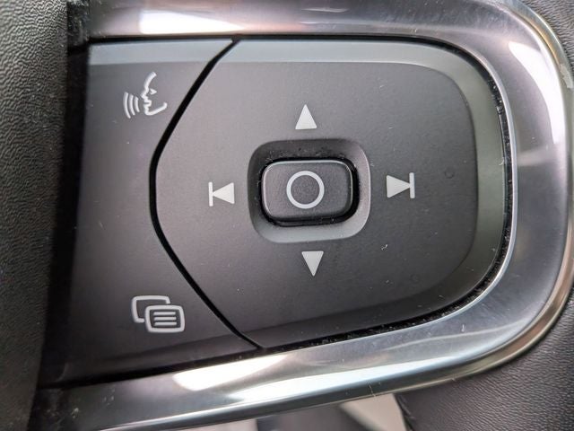 2024 Volvo XC40 B5 Plus Bright Theme