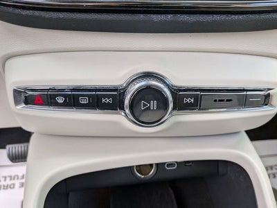 2024 Volvo XC40 B5 Plus Bright Theme