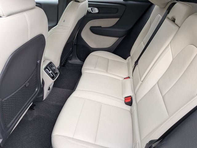 2024 Volvo XC40 B5 Plus Bright Theme