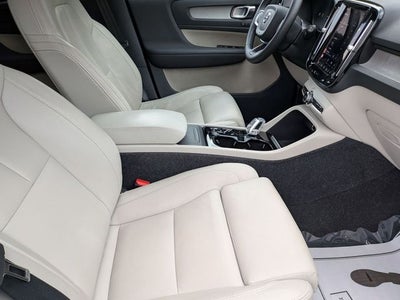 2024 Volvo XC40 B5 Plus Bright Theme