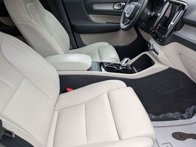 2024 Volvo XC40 B5 Plus Bright Theme