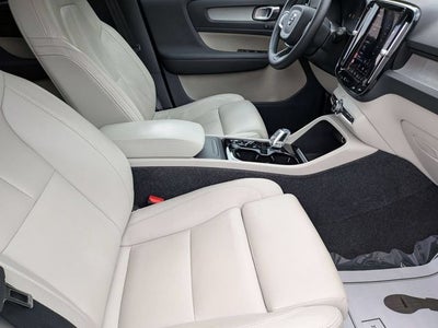 2024 Volvo XC40 B5 Plus Bright Theme