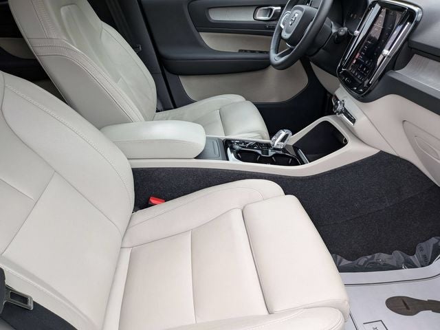 2024 Volvo XC40 B5 Plus Bright Theme