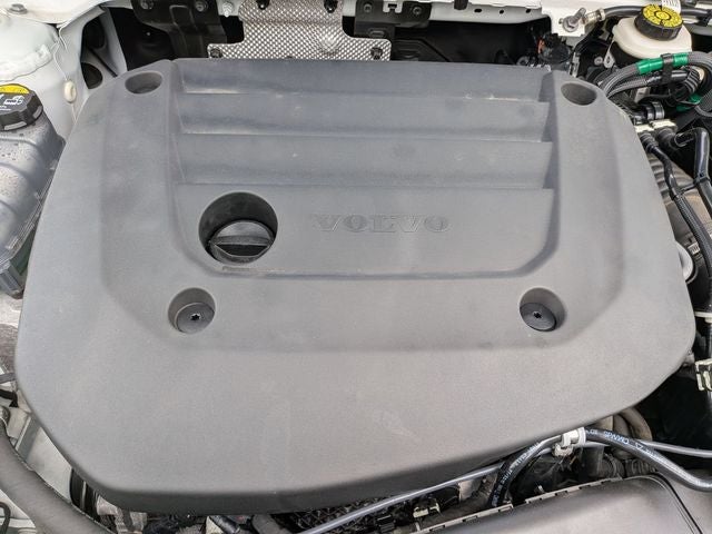 2024 Volvo XC40 B5 Plus Bright Theme