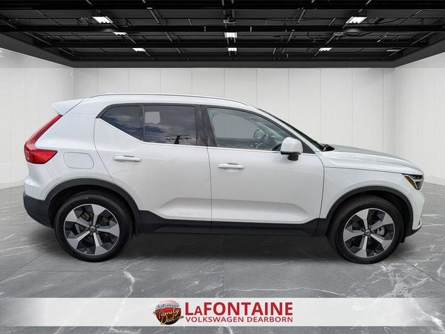 2024 Volvo XC40 B5 Plus Bright Theme