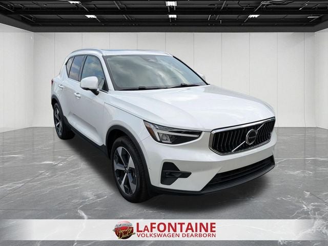 2024 Volvo XC40 B5 Plus Bright Theme