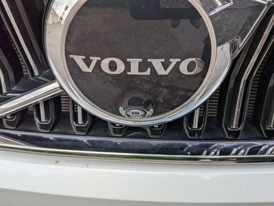2024 Volvo XC40 B5 Plus Bright Theme
