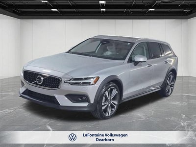 2025 Volvo V60 Cross Country B5 Plus