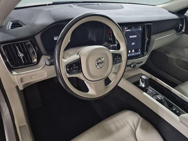2025 Volvo V60 Cross Country B5 Plus