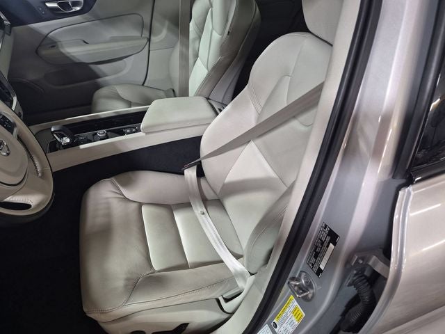 2025 Volvo V60 Cross Country B5 Plus