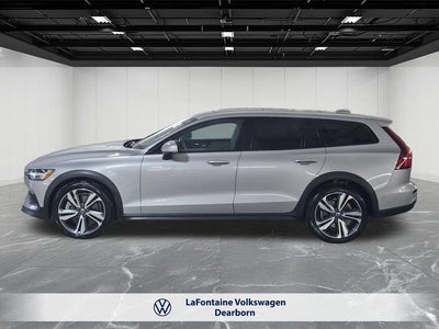2025 Volvo V60 Cross Country B5 Plus