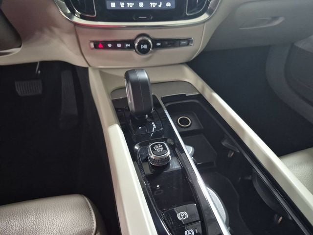 2025 Volvo V60 Cross Country B5 Plus