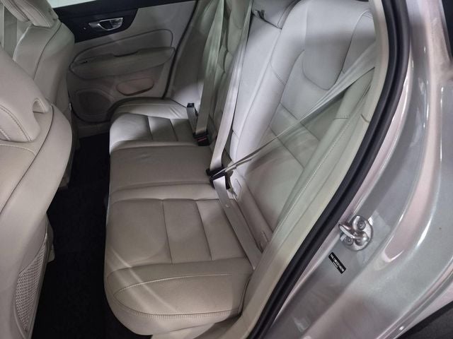 2025 Volvo V60 Cross Country B5 Plus