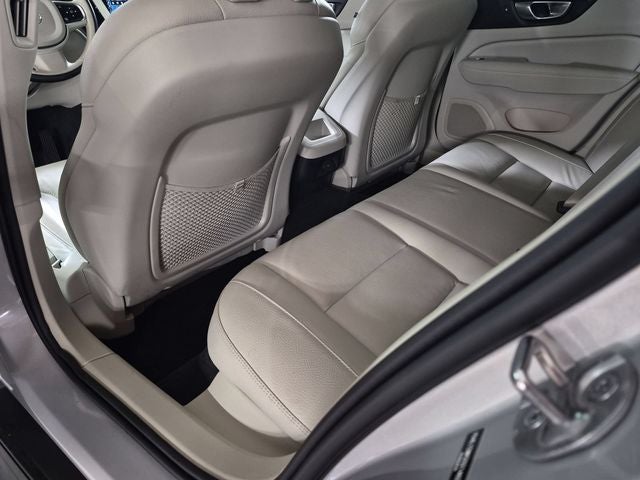 2025 Volvo V60 Cross Country B5 Plus