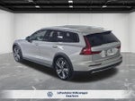 2025 Volvo V60 Cross Country B5 Plus