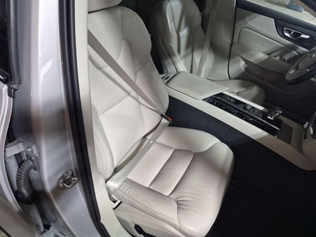 2025 Volvo V60 Cross Country B5 Plus